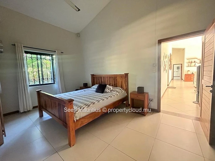 Gated Villa with Superb Mountain Views