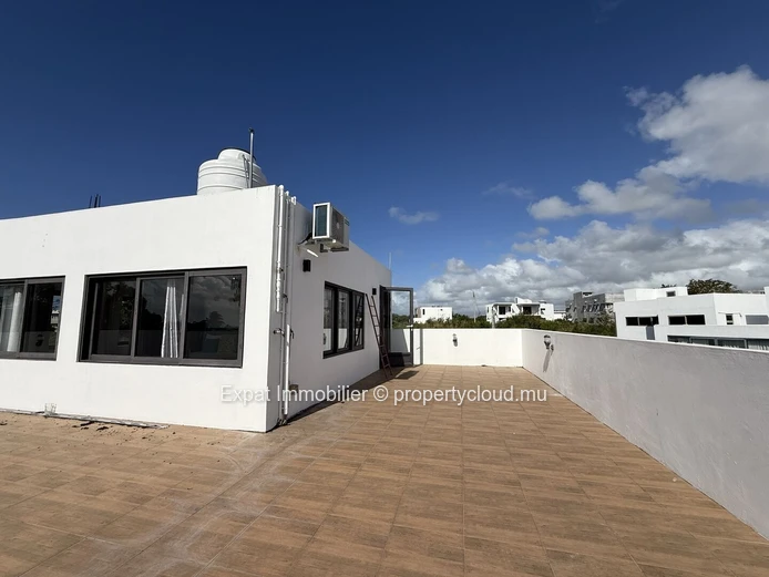 Contemporary 5-Bedroom Villa With Private Pool And Spacious Rooftop – Fond Du Sac