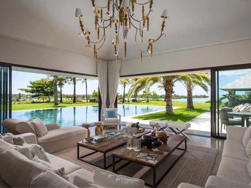 6 Bedroom Villa