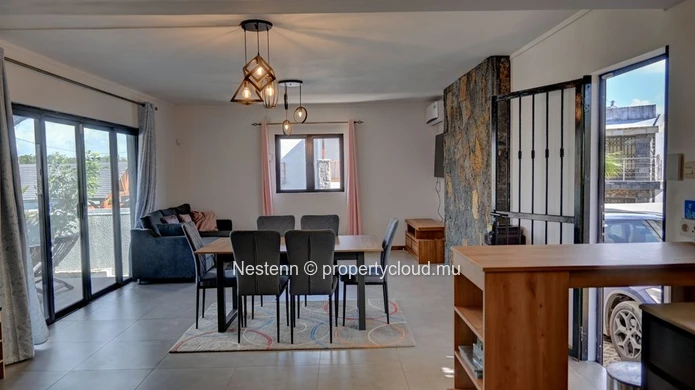 Charming 3-bedroom en-suite townhouse with swimming pool 