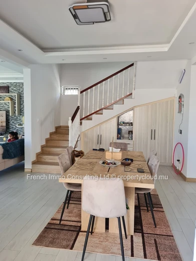 Superbe villa de 4 chambres a grand baie, jardin et piscine, prox super u