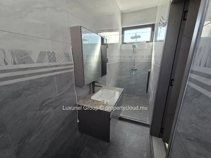 Modern and Spacious Duplexes for Rent in Pereybere