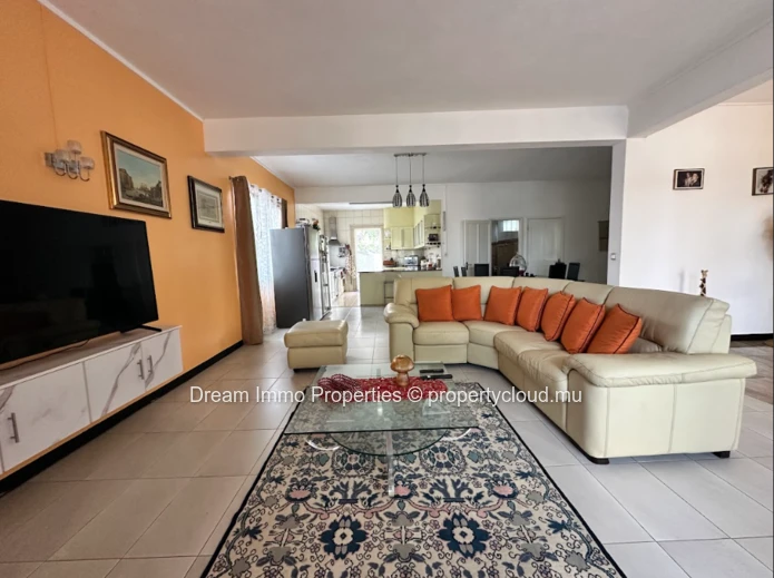 Spacieuse Villa Familiale Proche Mer Au Cœur De Flic En Flac – Ile Maurice