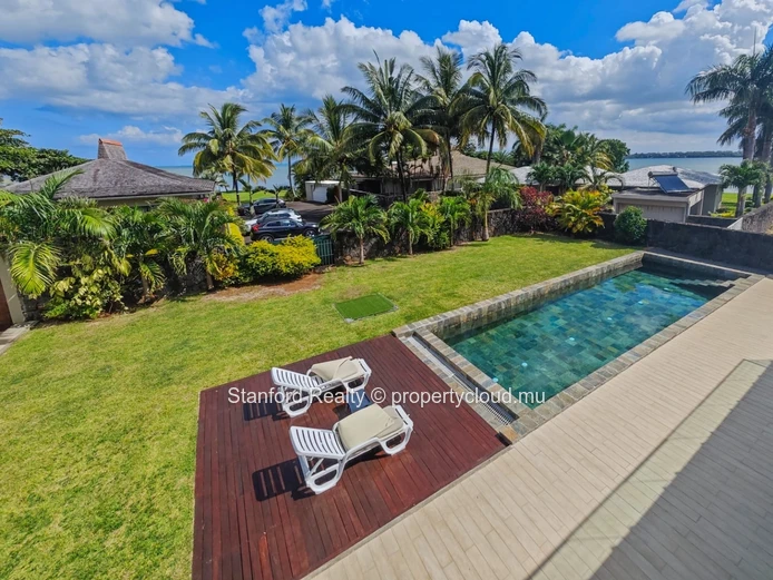 Villa en bord de mer à vendre – 4 chambres, Vieux Grand Port 
