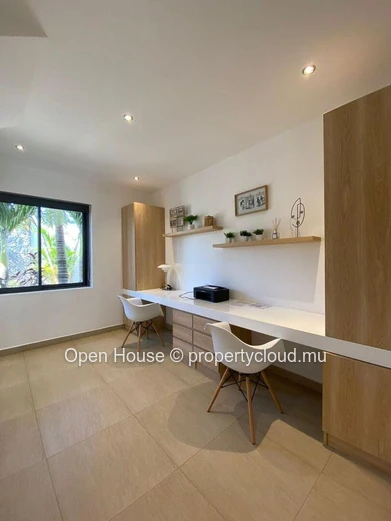 Villa d'architecte de 400m2, terrain de 1210m2, 5 chambres en suite dont master, mezzanine, piscine, magnifique jardi...