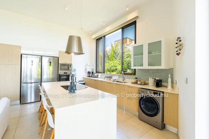 Penthouse with 360° Rooftop Terrace – Pointe aux Canonniers