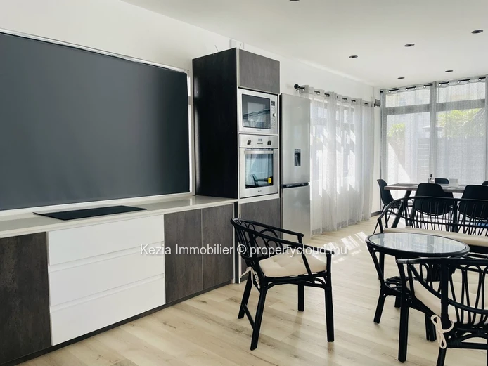 Duplex Contemporain Avec Piscine Privée