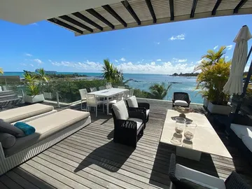 MEDIUM TERM RENTAL- Gorgeous Beachfront Penthouse with Sea & Islets View