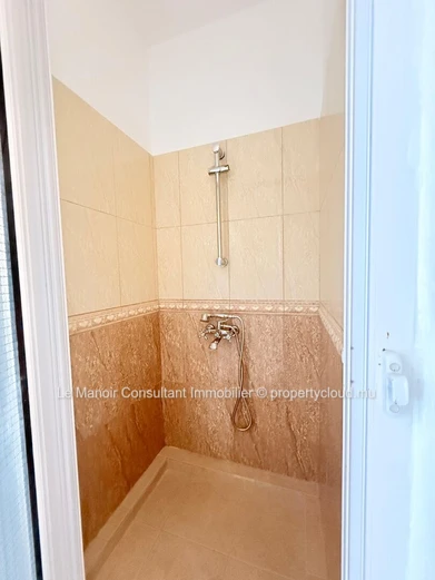 3-Bedroom Apartment - Sea view - Close to bus stop, shops and beaches