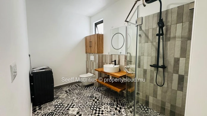 Bel Appartement Modernisé de 3 Chambres  à Quatre Bornes