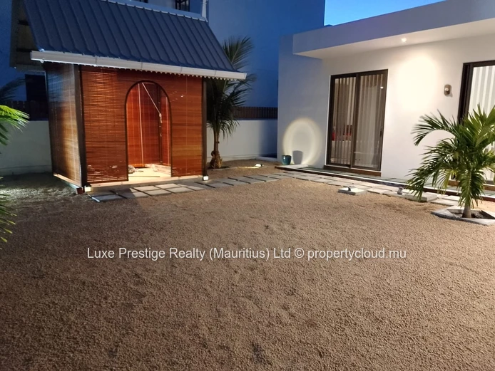 Modern 3-Bedroom Villa for Rent in Calodyne | Secure Gated Property with Veranda, Kiosk & Private Parking