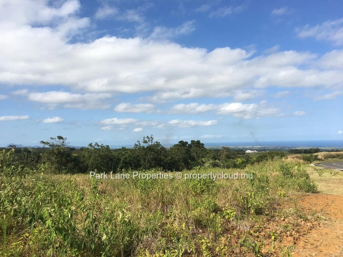2057 m² in Avalon – Tranquil plot nestled in greenery near golf