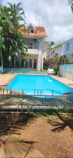 3 bedroom apartment close to amenities for rent in Flic en Flac 