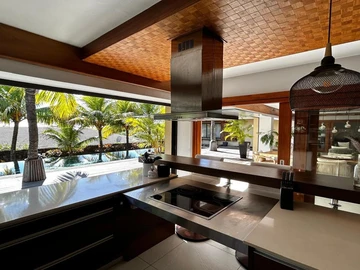 5 Bedroom Villa