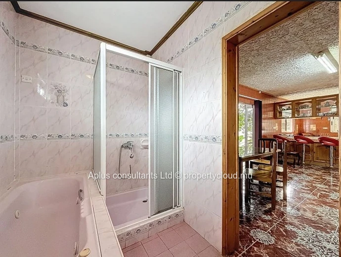 4BR Furnished Rose Hill Home — Retro Tiles, Balcony & Parking