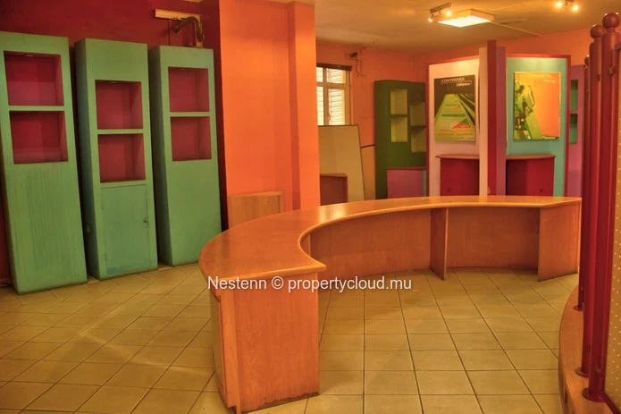 Traditional office of 146 m²