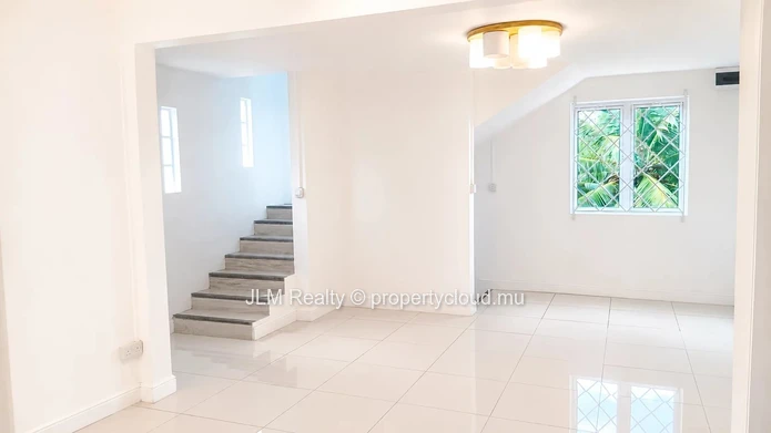 À vendre : Élégante villa rénovée de 4 chambres à Flic en Flac, Île Maurice