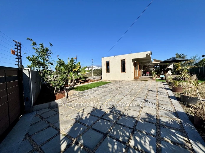 One-Storey Villa With 2 Bedrooms, Tropical Terrace And Swimming Pool – Grand Gaube