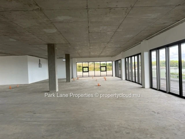 Exclusive offices on the 4th floor in Bagatelle.