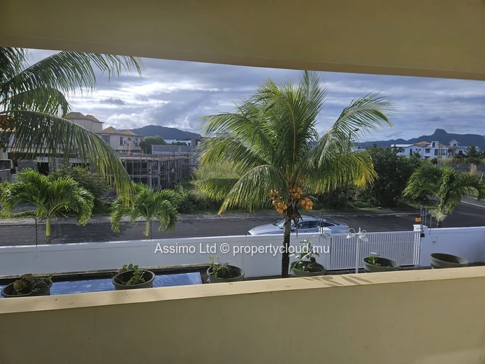 Spacious 5-bedroom family home for sale in Le Mahe, BEAU VALLON.