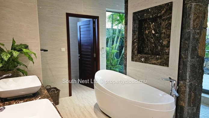 Villa of 8 bedroom at prestigious Golf Estate 