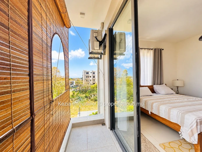 Contemporary Apartment Near Shops