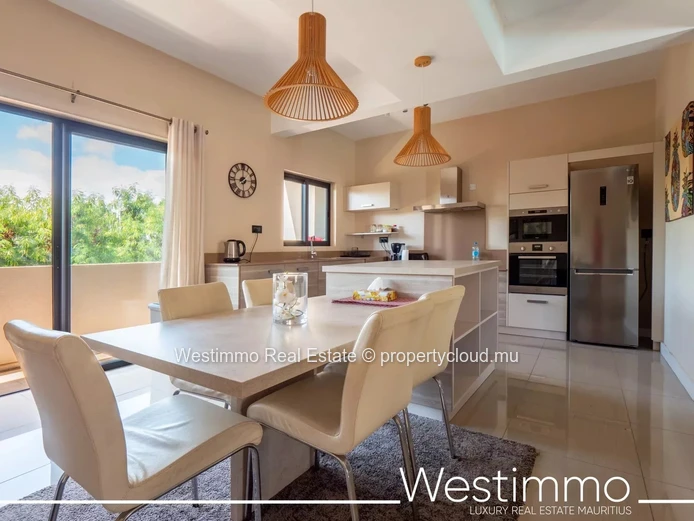 FLIC en FLAC - 3-bedroom beachfront apartment for rent