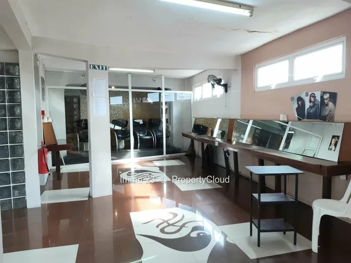 Commercial Space - 408m2 - Rose Hill - Ref. BU52631VE