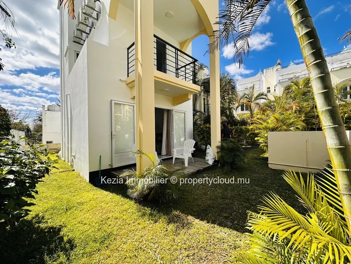 Spacious Triplex With Garden