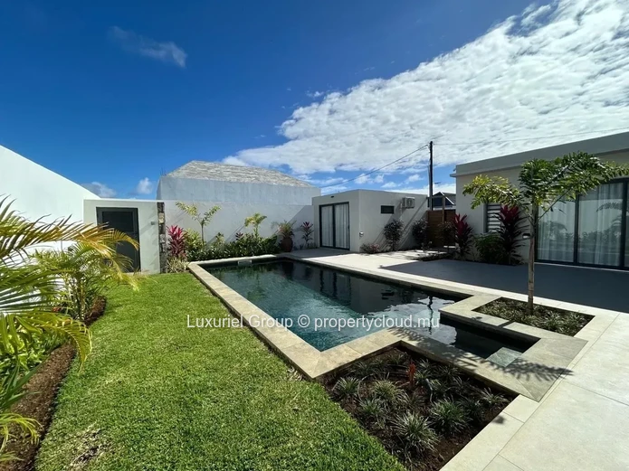 Élégante Villa Moderne avec Piscine à Louer – Grand Baie