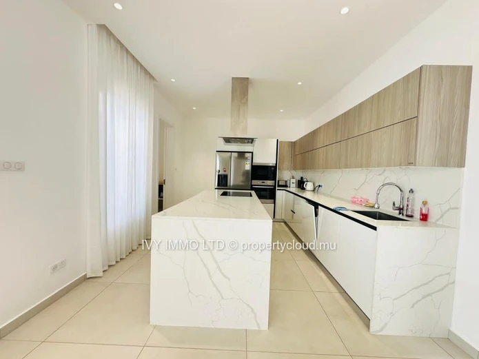 Villa moderne de 3 chambres à vendre – Grand Baie, Île Maurice. Accessible aux citoyens non mauriciens via le PDS