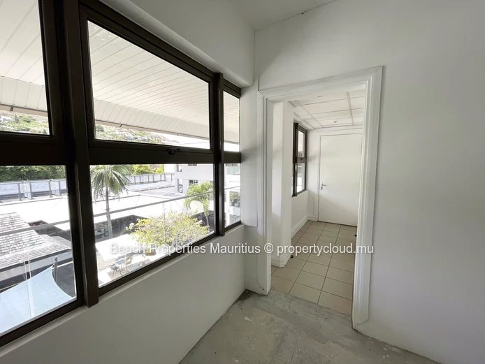 Spacious 99 m² Flexible Office for Rent