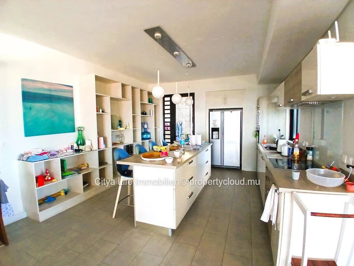 Bienvenue dans votre luxueux penthouse avec une vue imprenable...