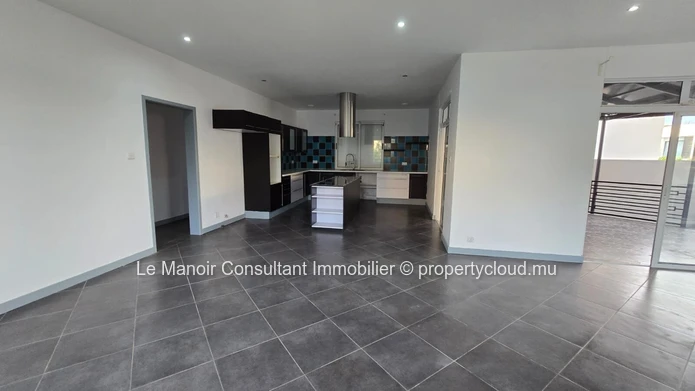 Villa de 3 chambres à vendre à Flic en Flac avec 334 m² habitables