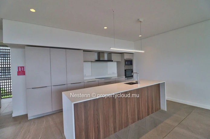 Magnificent 3-bedroom duplex with private pool and sea view.
