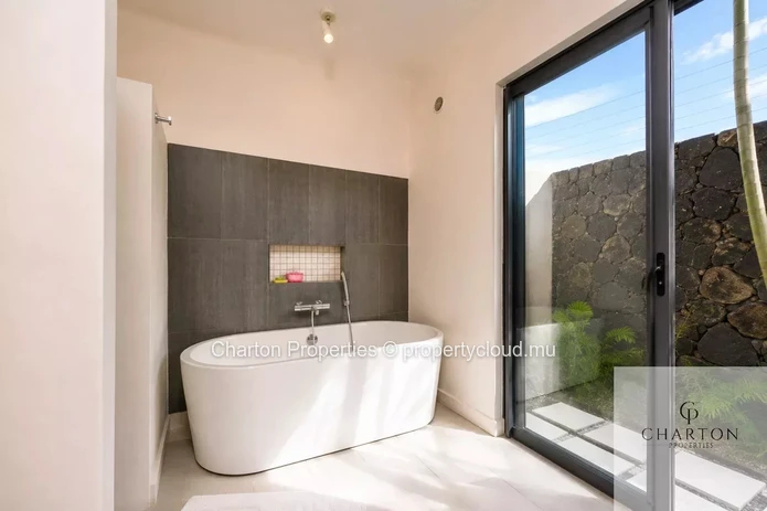 Villa moderne meublée avec jardin privé - Résidence sécurisée à Péreybère