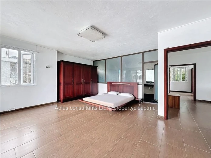 4BR Furnished Rose Hill Home — Retro Tiles, Balcony & Parking
