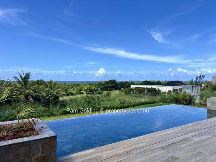 Superbe villa d'architecte avec piscine, vue et vie moderne élégante