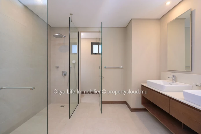Luxury PDS Apartment with panoramic sea view for sale in Pointe aux Canonniers
