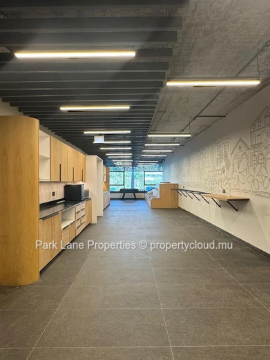 Espace de bureaux modernes dans un pôle d’affaires innovant