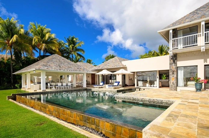 Exceptional 6-Bedroom Golffront Villa with Panoramic Sea & Île aux Cerfs Views