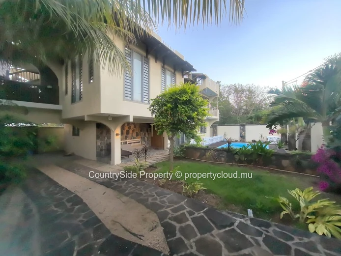 Villa spacieuse de 4 chambres avec bureau et vue sur le toit-terrasse