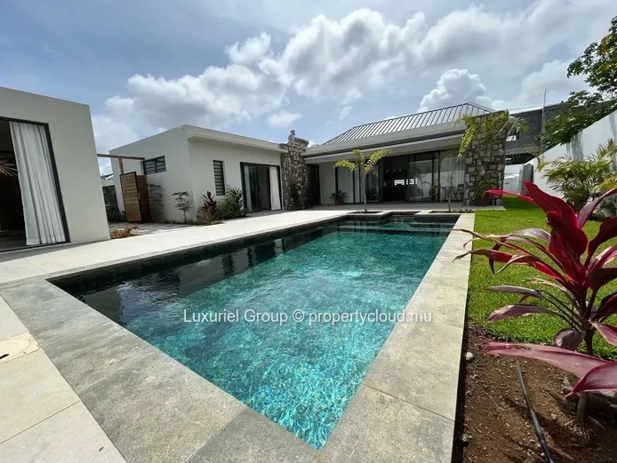 Élégante Villa Moderne avec Piscine à Louer – Grand Baie