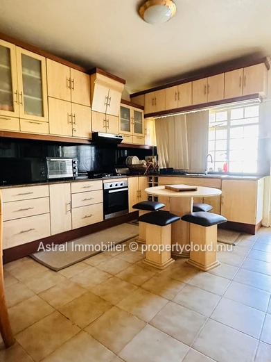 For Sale – Prestigious House in Rose-Hill at Rs