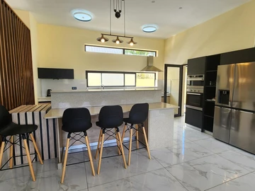 4 Bedroom Villa