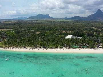 Incredible 4 bedroom villa with direct beach access