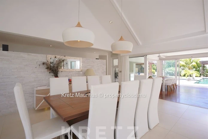 Contemporary villa with pool and jacuzzi in the heart of Grand Baie