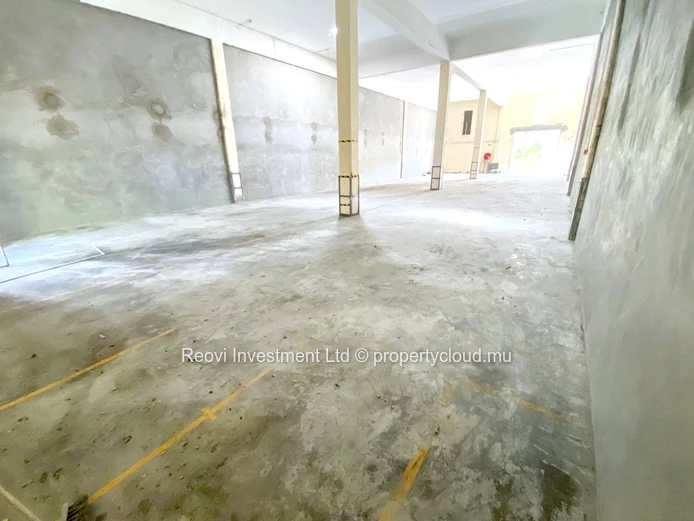 Entrepôt individuel avec une hauteur sous plafond de 6 m au centre de Coromandel