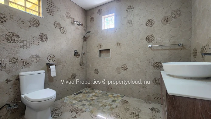 Maison meublée de 5 chambres à louer à Beau Bassin