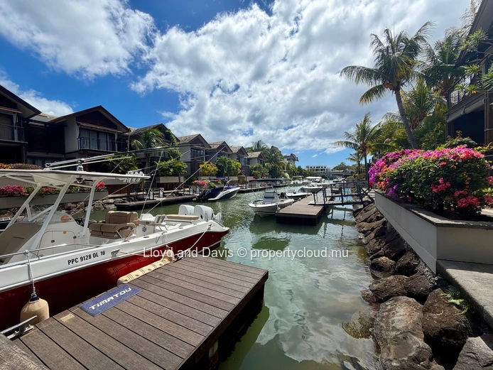 Duplex avec vue sur le canal à La Balise Marina